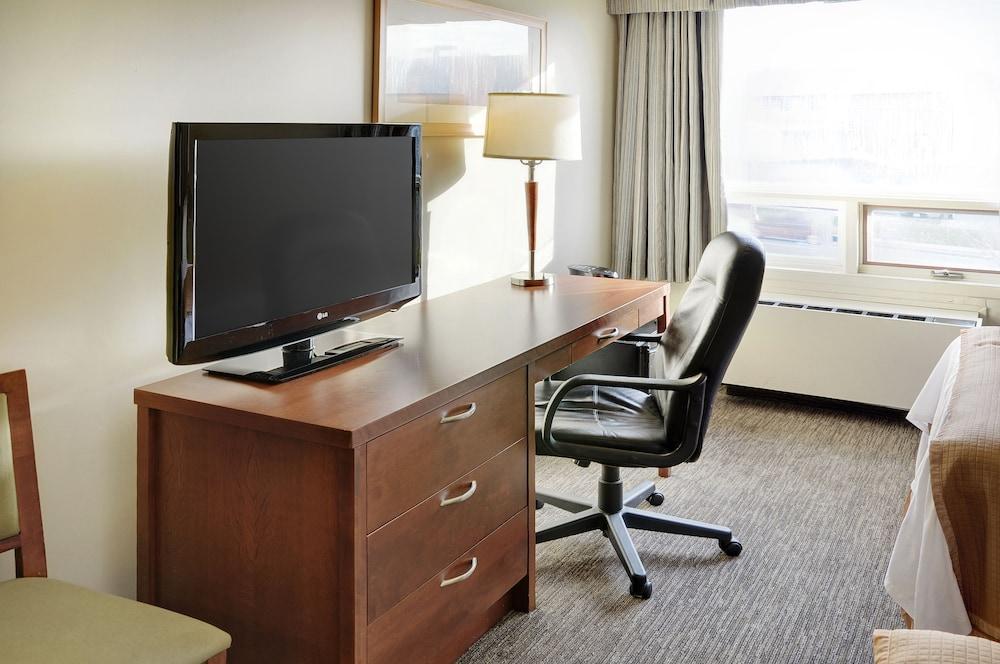 Emerald Hotel & Suites Calgary Airport Ngoại thất bức ảnh