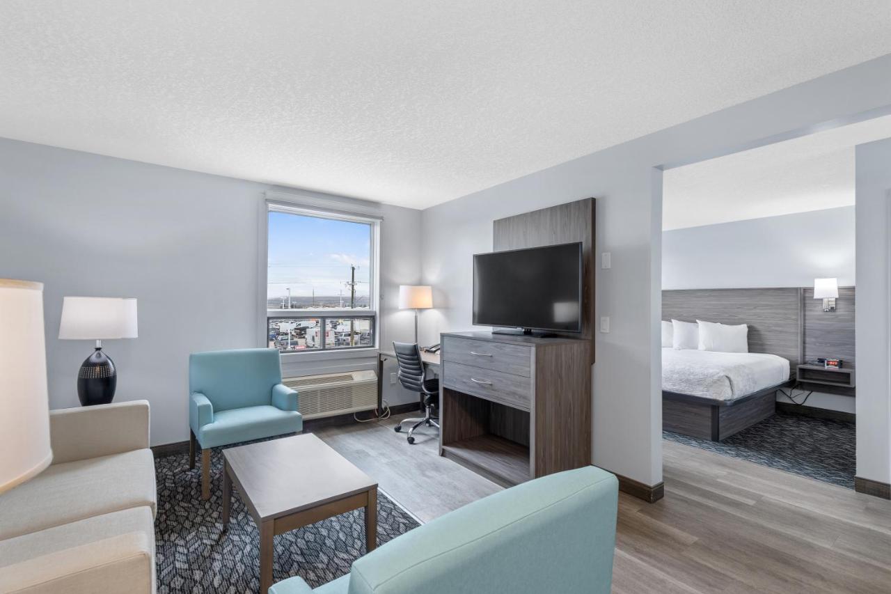 Emerald Hotel & Suites Calgary Airport Ngoại thất bức ảnh