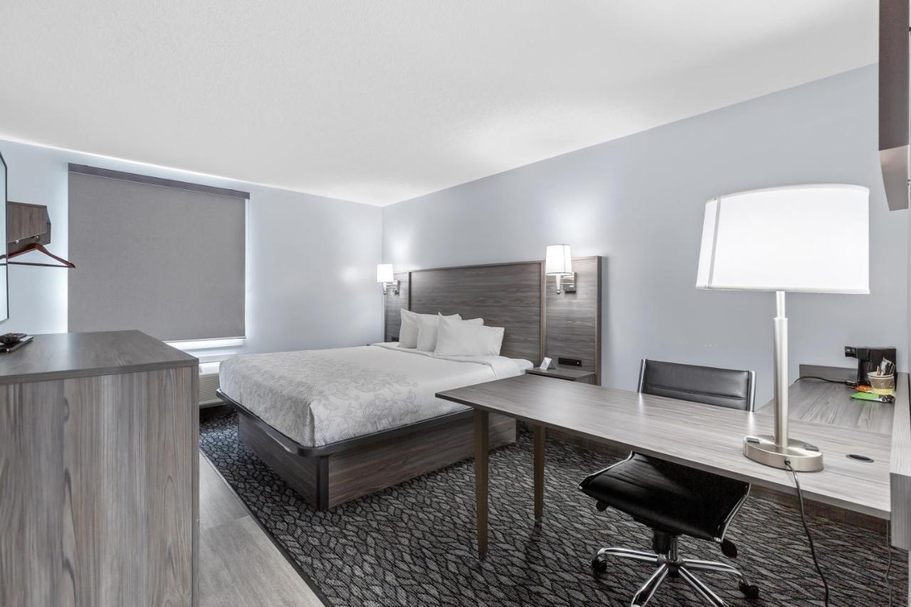 Emerald Hotel & Suites Calgary Airport Ngoại thất bức ảnh