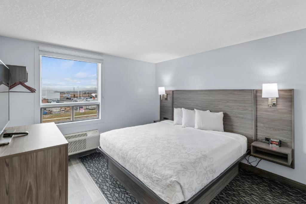 Emerald Hotel & Suites Calgary Airport Ngoại thất bức ảnh