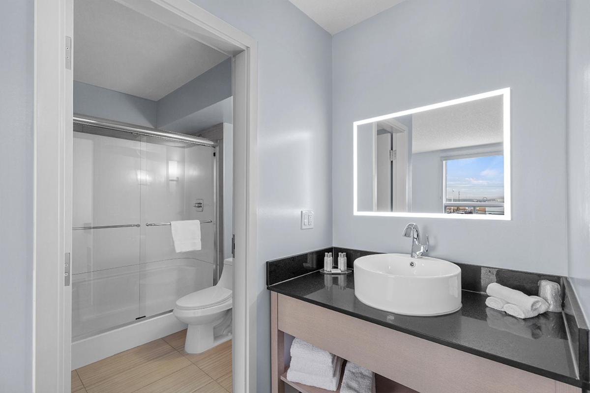 Emerald Hotel & Suites Calgary Airport Ngoại thất bức ảnh