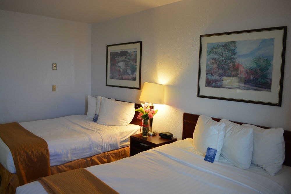 Emerald Hotel & Suites Calgary Airport Ngoại thất bức ảnh