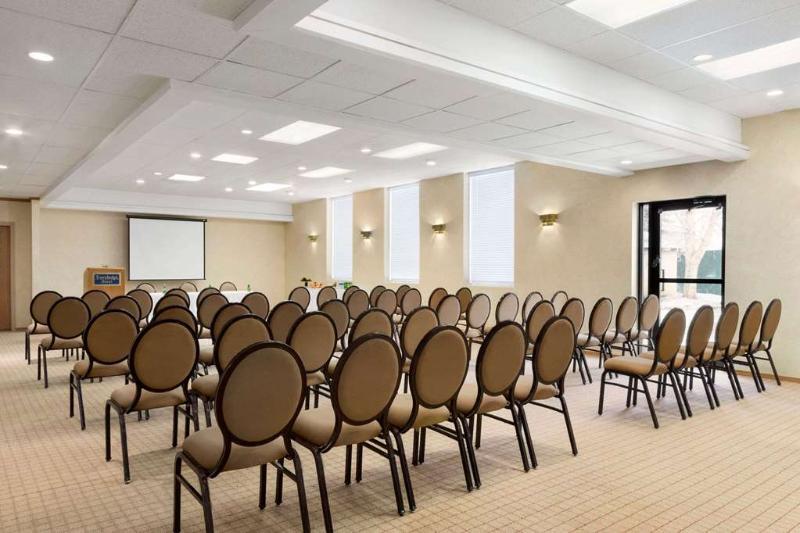 Emerald Hotel & Suites Calgary Airport Ngoại thất bức ảnh